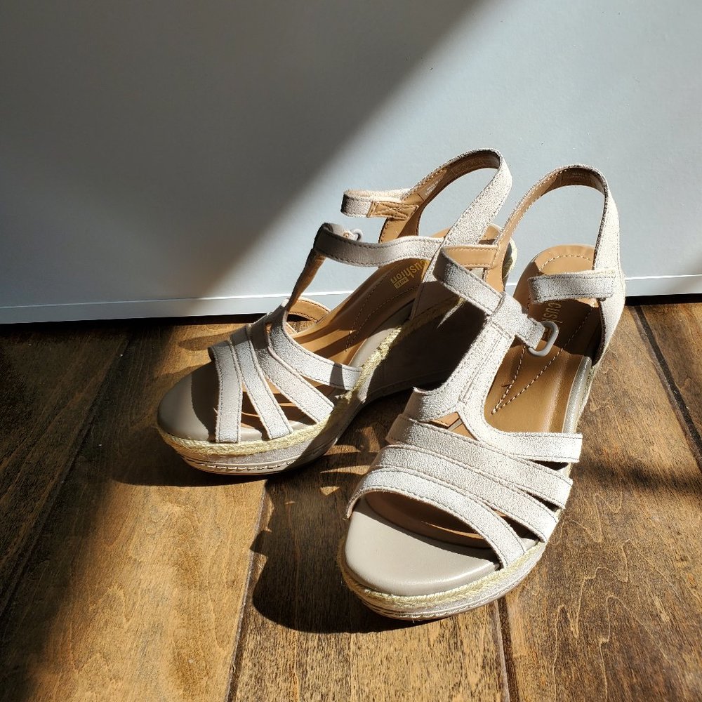 Clark's-ZIA REIGN SAND SABLE in Size 7 US MEDIUM